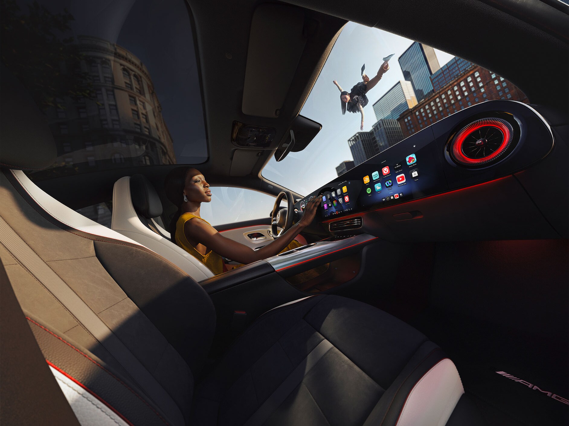 Interiorul unui autovehicul Mercedes-Benz.