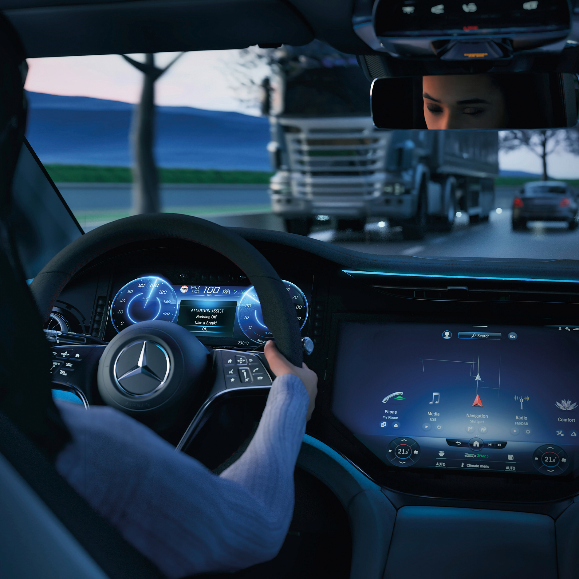 MB.DRIVE | Siguranță | Mercedes-Benz Perspectivă interioară a cockpit-ului unui model Mercedes-Benz.