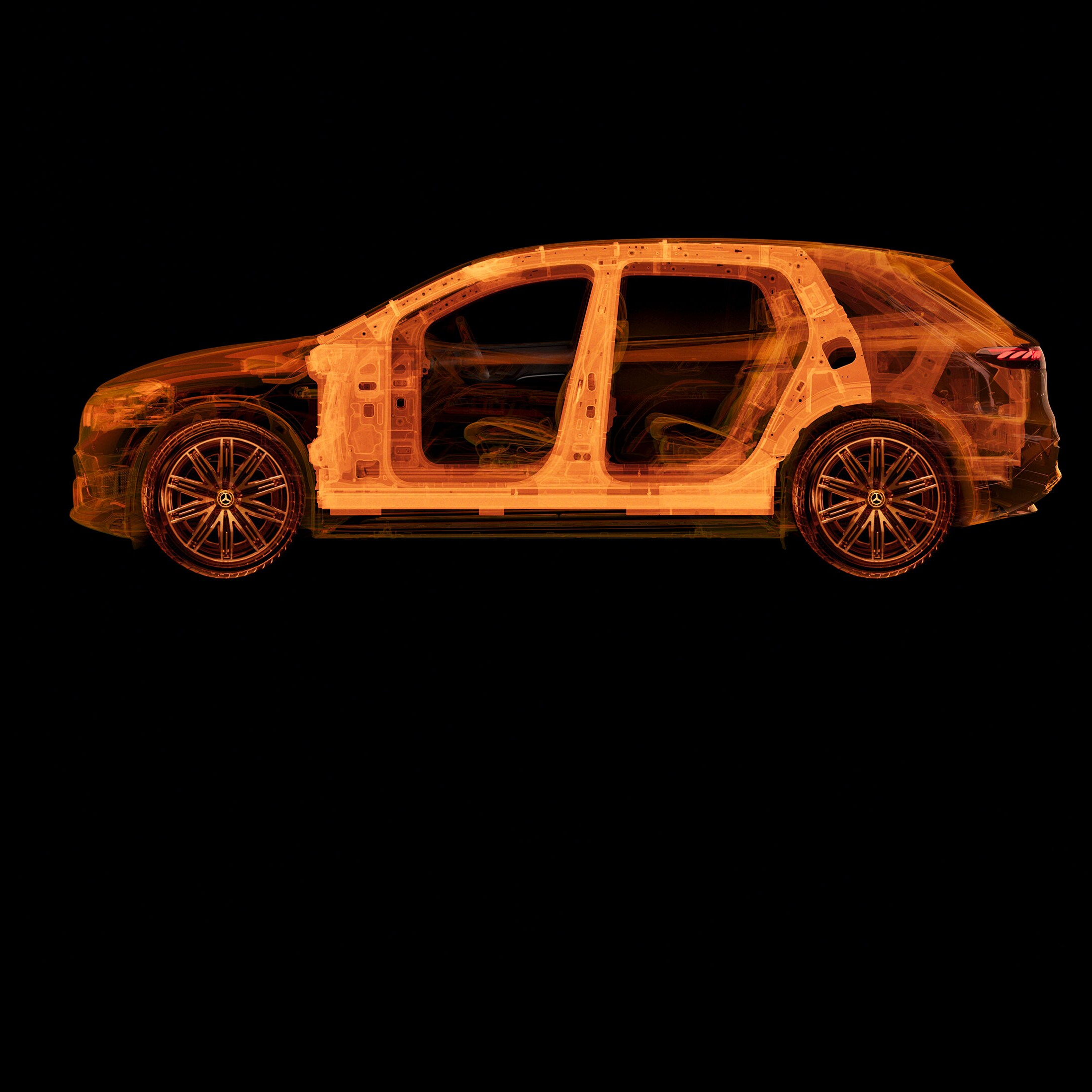 Perspectivă laterală transparentă a unei mașini Mercedes-Benz, prezentând structurile interioare.