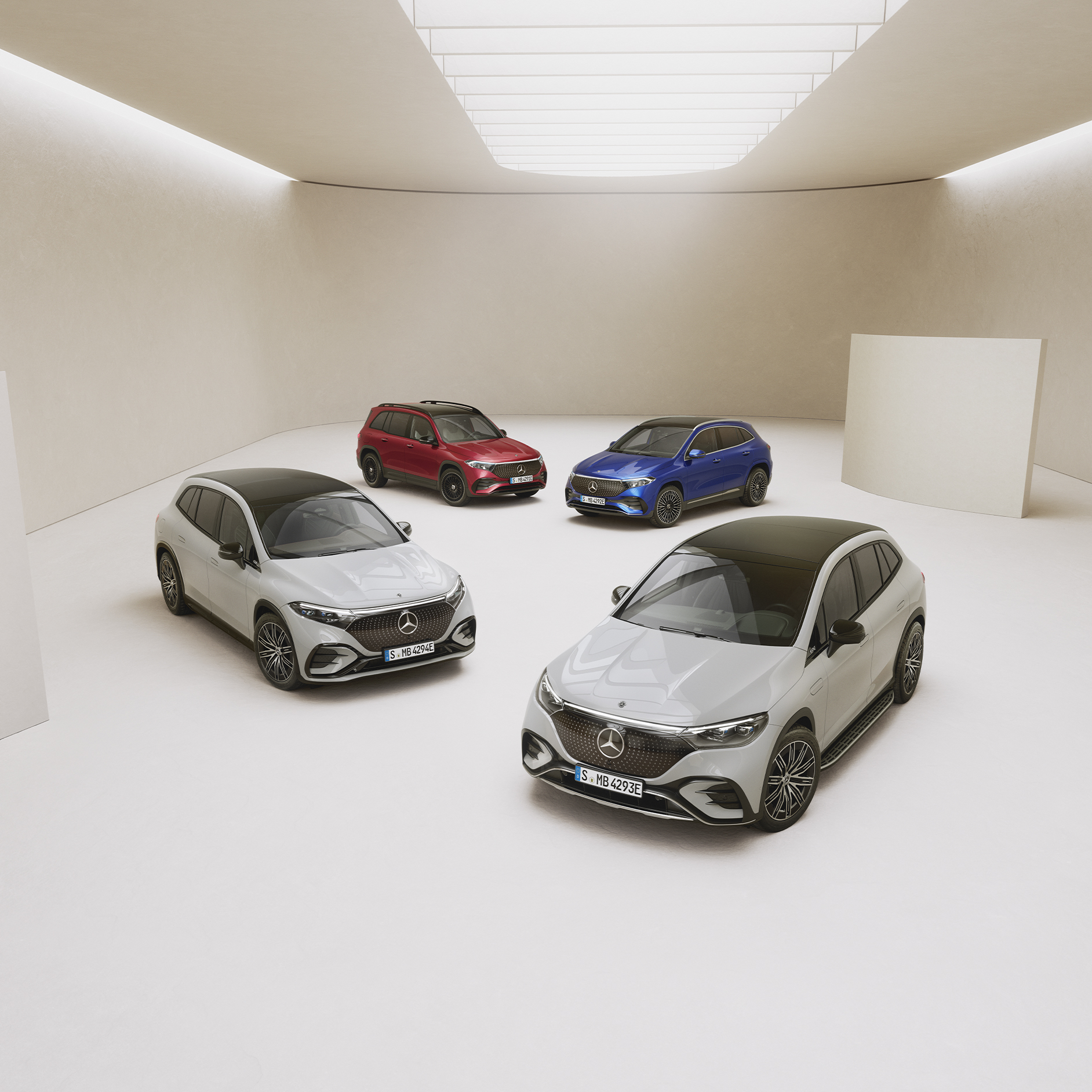 Un grup de modele Mercedes-Benz. Un grup de modele Mercedes-Benz.