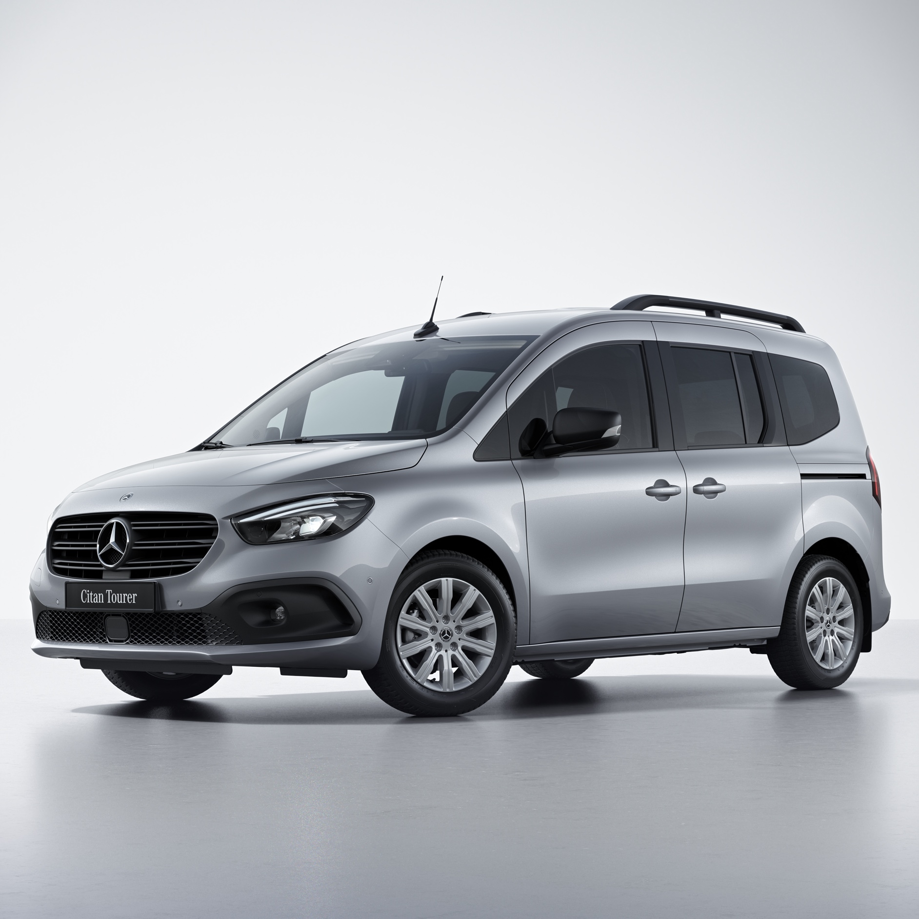 Extraopțiuni digitale | Citan Tourer | Mercedes-Benz Conectivitate inteligentă datorită extraopțiunilor digitale din modelul Mercedes-Benz Citan Tourer.