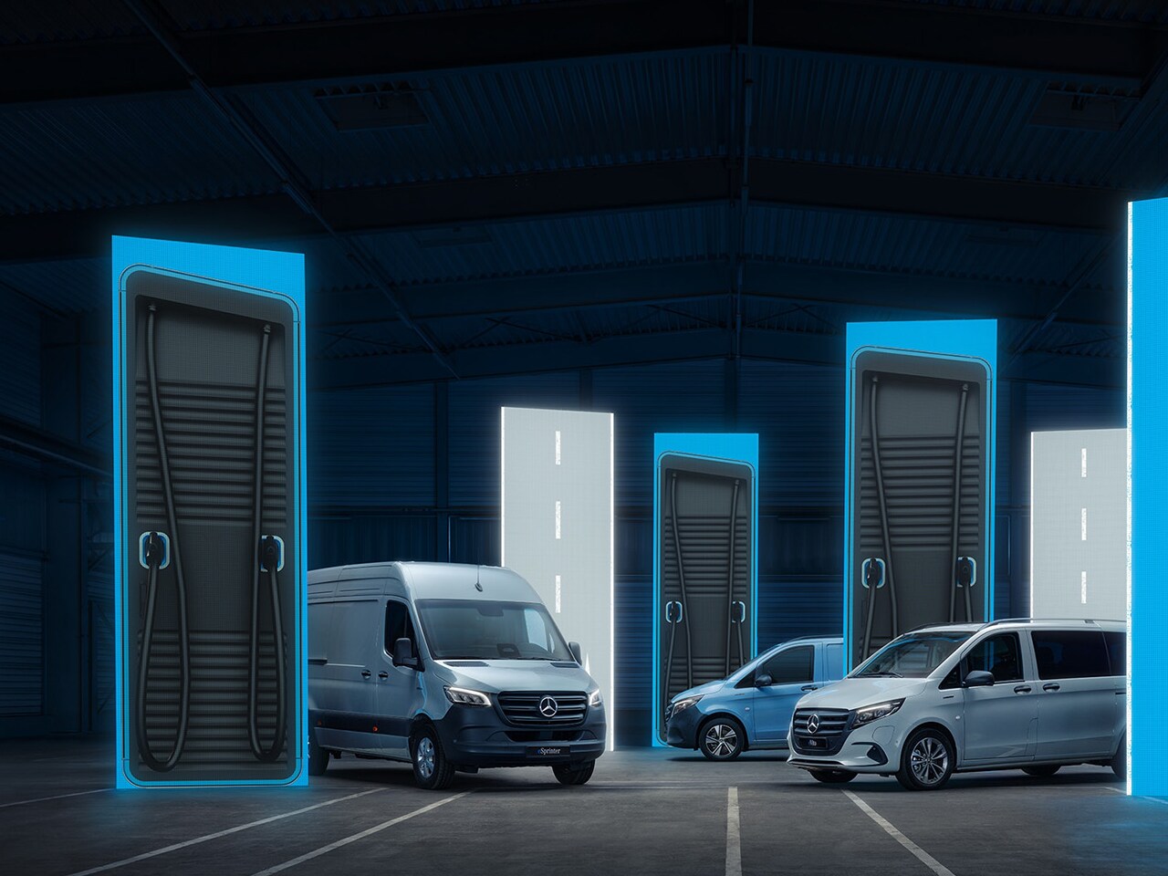 Autovehiculele comerciale Mercedes-Benz electrice cu soluții de încărcare inteligente, în medii de logistică foarte tehnologizate.