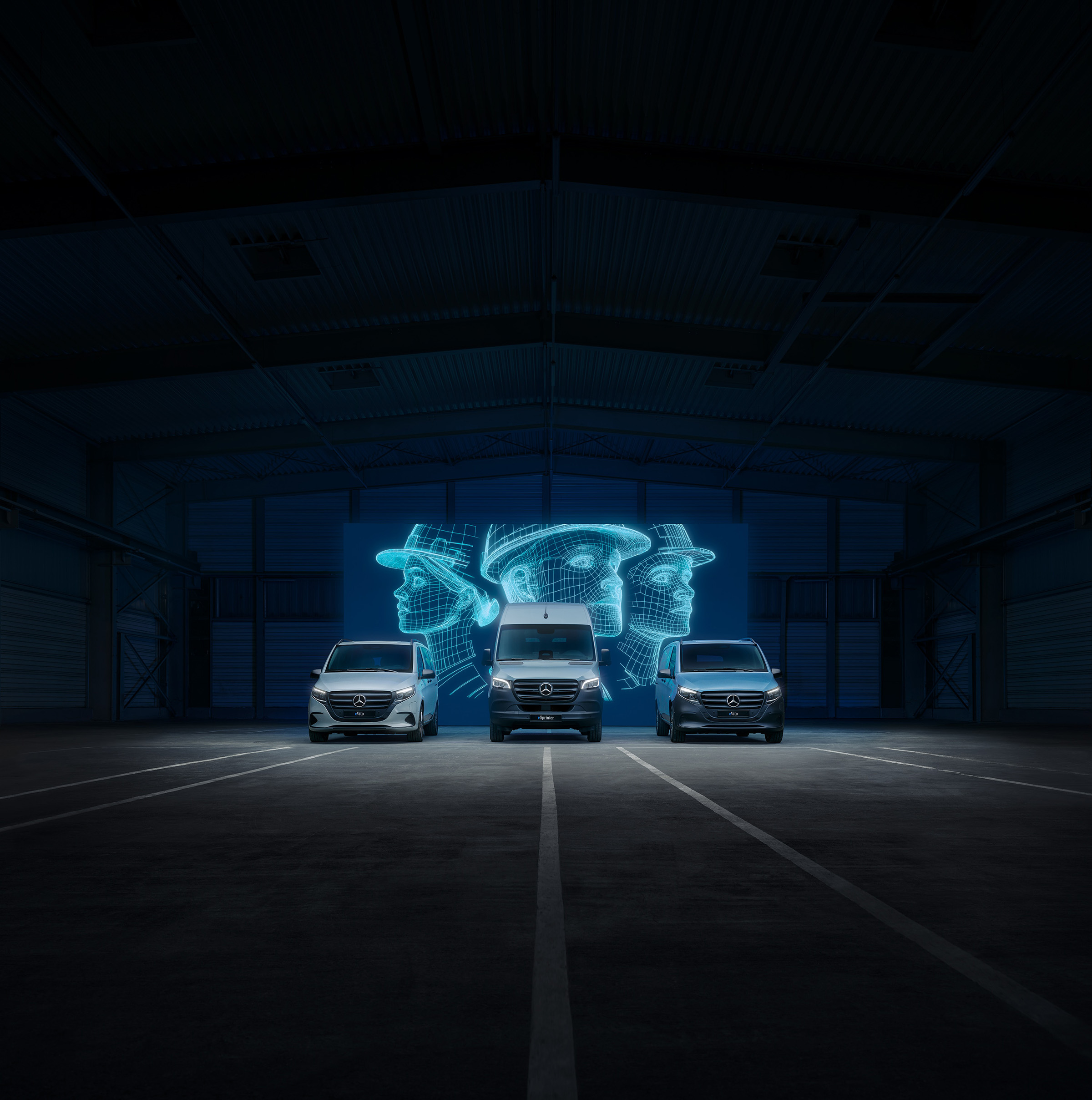 Condu în mod electric | Modele electrice | Mercedes-Benz Autovehicule comerciale electrice Mercedes-Benz cu conectivitate digitală, într-un decor modern de depozit.