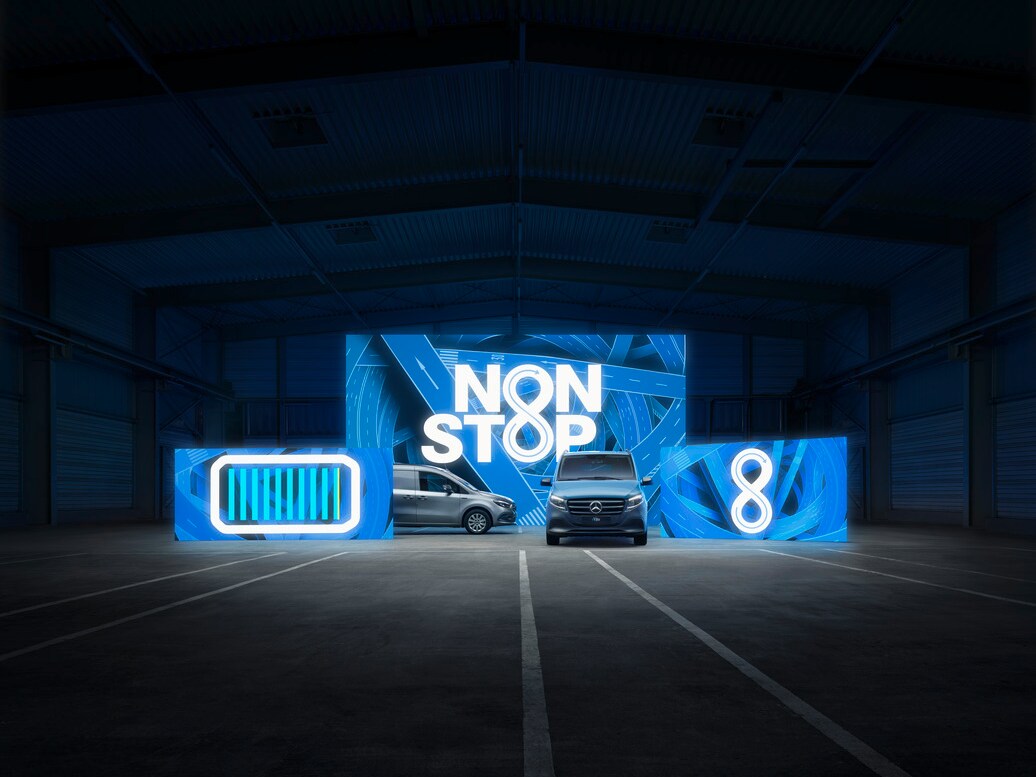 Mercedes-Benz EQV la o stație de încărcare.