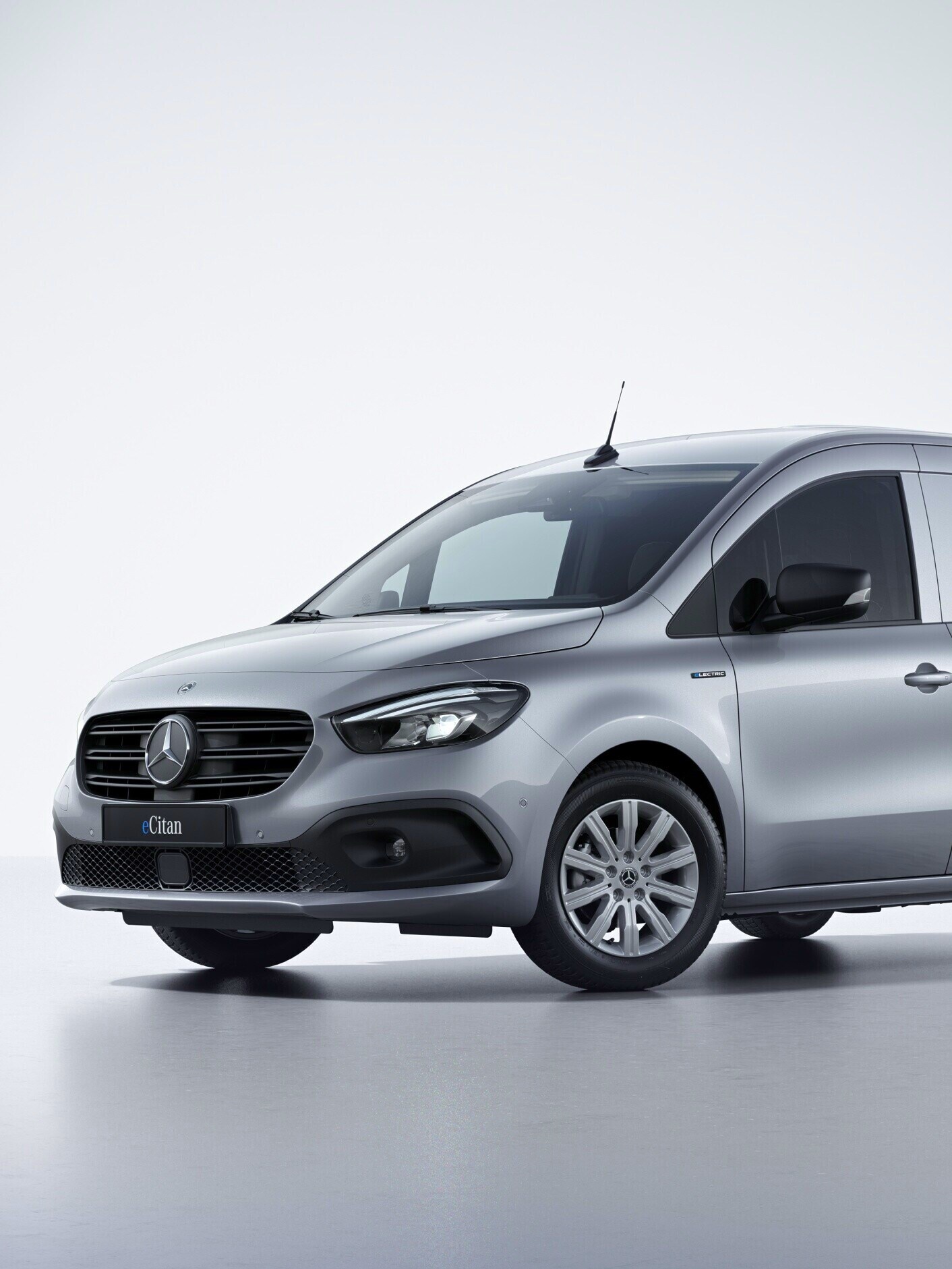 Conectivitate inteligentă datorită extraopțiunilor digitale din modelulul Mercedes-Benz eCitan furgon.