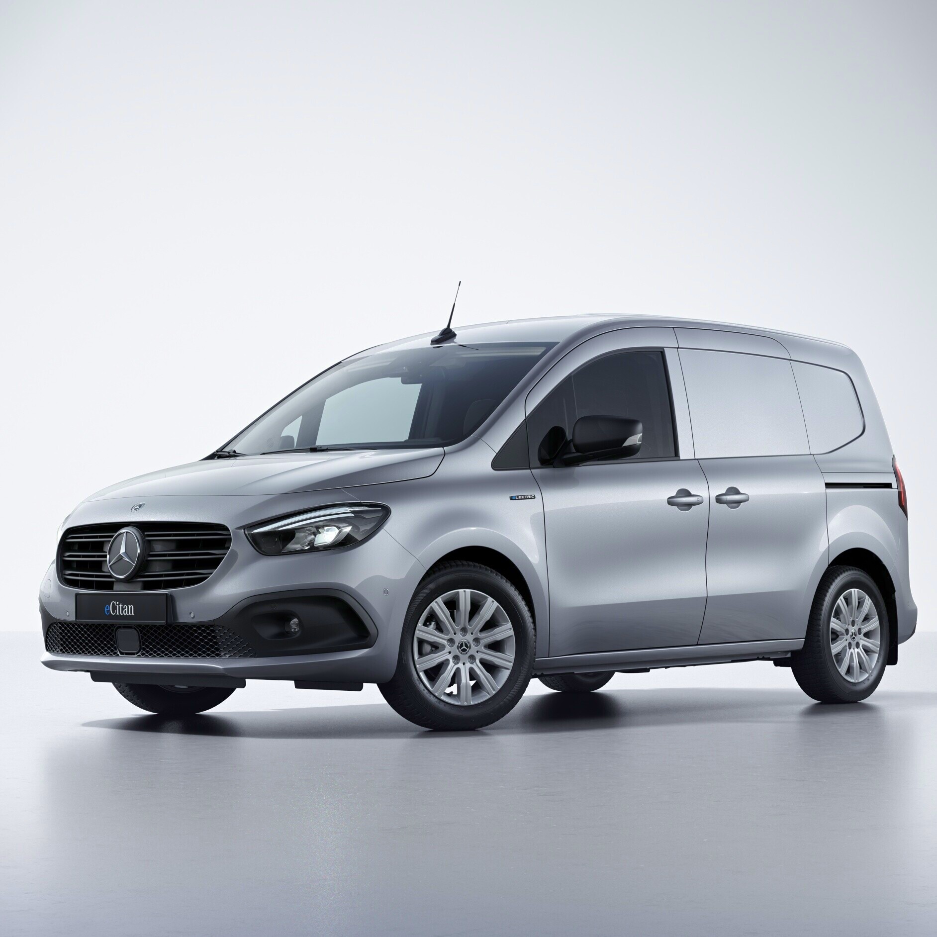 Extraopțiuni digitale | eCitan furgon | Mercedes-Benz Conectivitate inteligentă datorită extraopțiunilor digitale din modelulul Mercedes-Benz eCitan furgon.