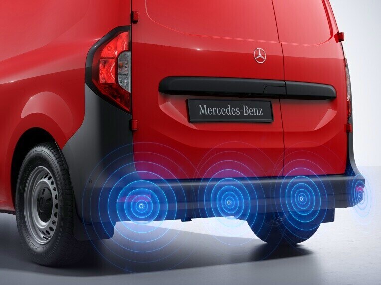 Asistarea la parcare spate a modelului Mercedes-Benz Citan furgon.