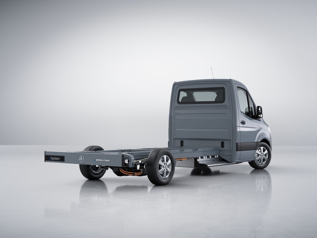 Vedere din spate a modelului Mercedes-Benz eSprinter Șasiu.