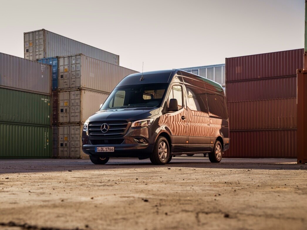 Test Drive | Sprinter furgon | Mercedes-Benz Vans Programează acum un test drive și experimentează elementele esențiale ale modelului Sprinter furgon.