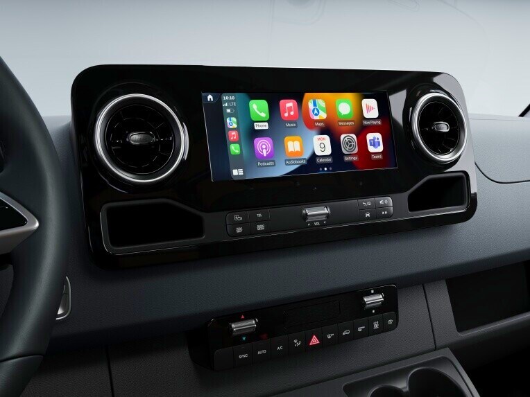 Integrarea smartphone conectează telefonul tău mobil cu sistemul Multimedia prin Apple CarPlay® sau Android Auto®.