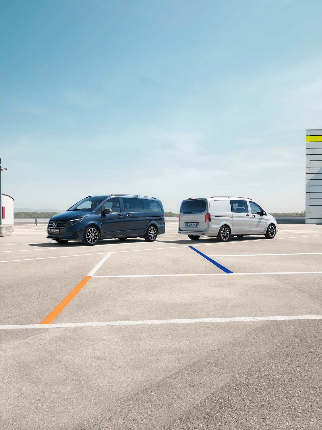 Vito Tourer și Vito Mixto staționând într-o parcare.