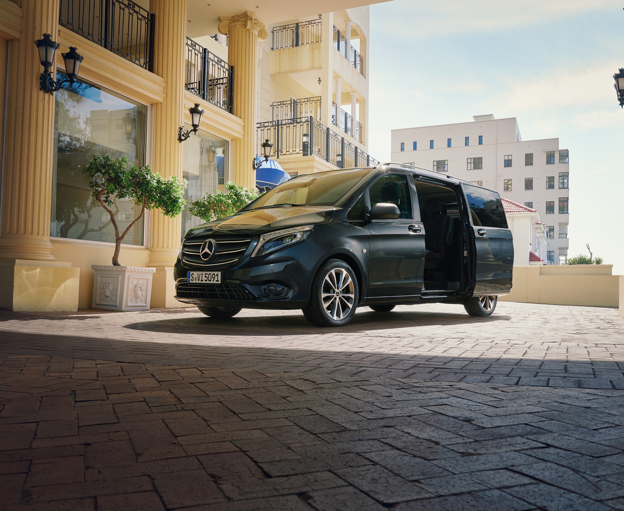 Transport cu Vito Tourer | Toate modelele Vito | Mercedes-Benz Vans Mercedes‑Benz Vito Tourer parcat