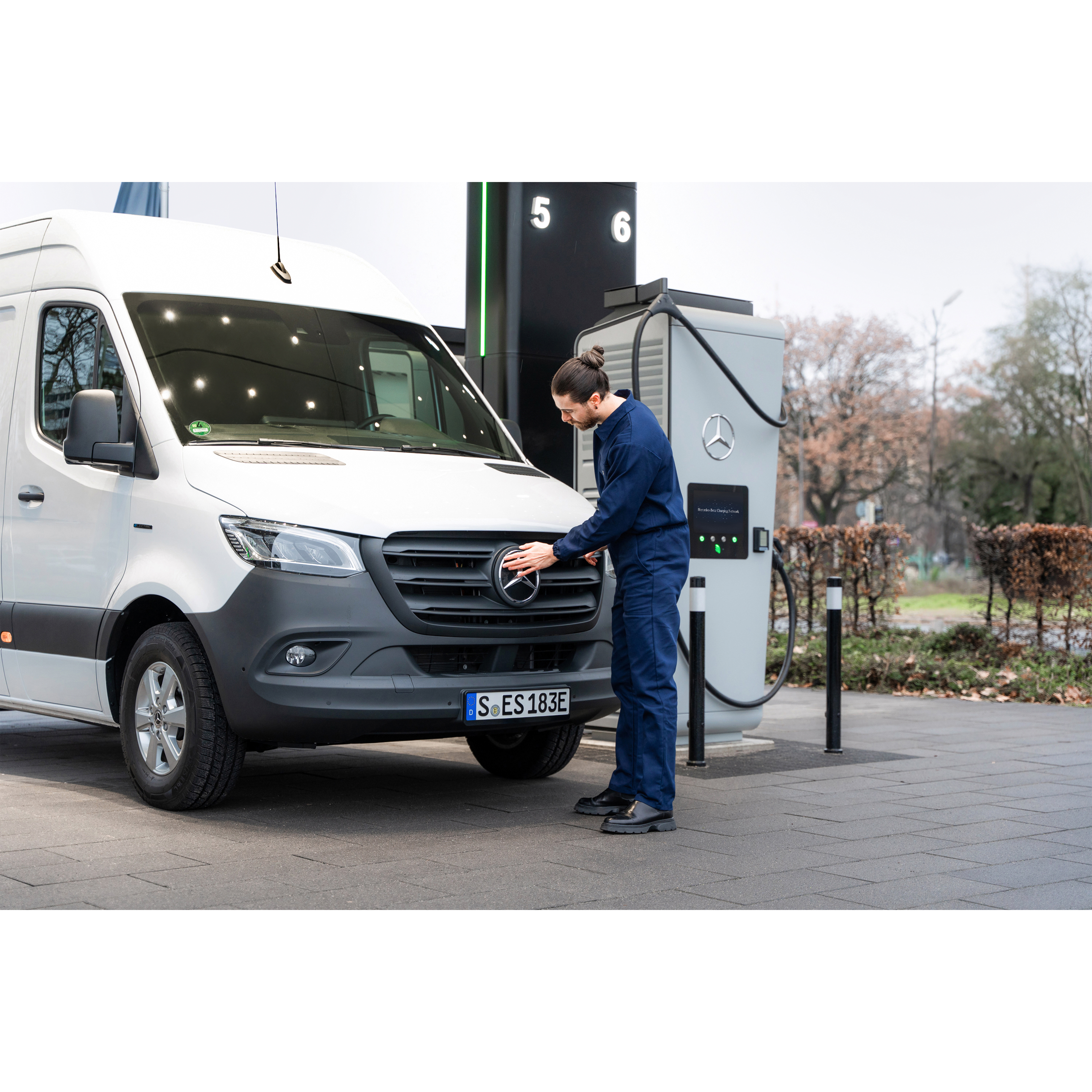 Soluții de încărcare | Mercedes-Benz Vans Soluții de încărcare pentru autovehiculul tău comercial electric de la Mercedes-Benz.