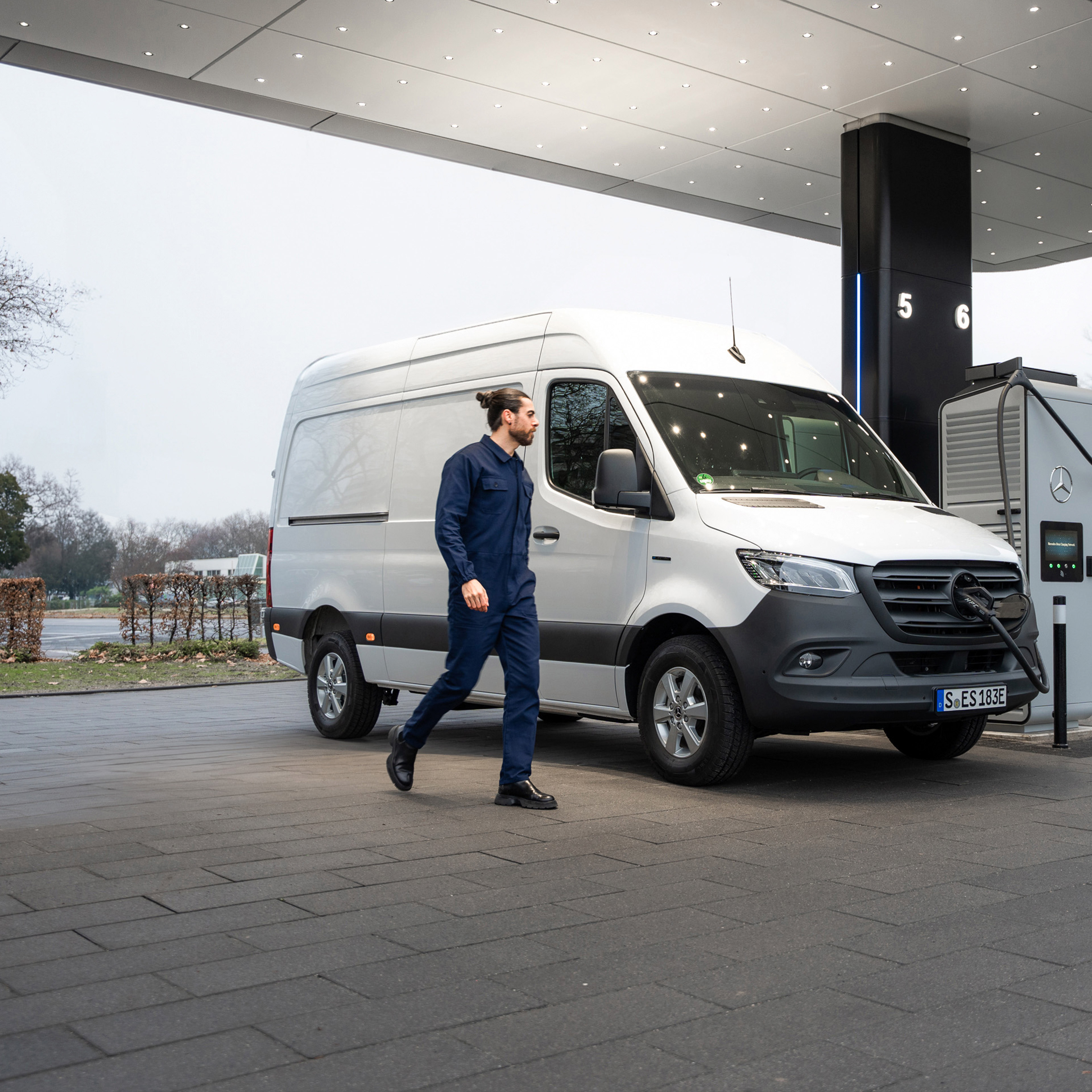 Încărcare în mișcare | Mercedes-Benz Vans Încărcare în mișcare cu MB.CHARGE Public.
