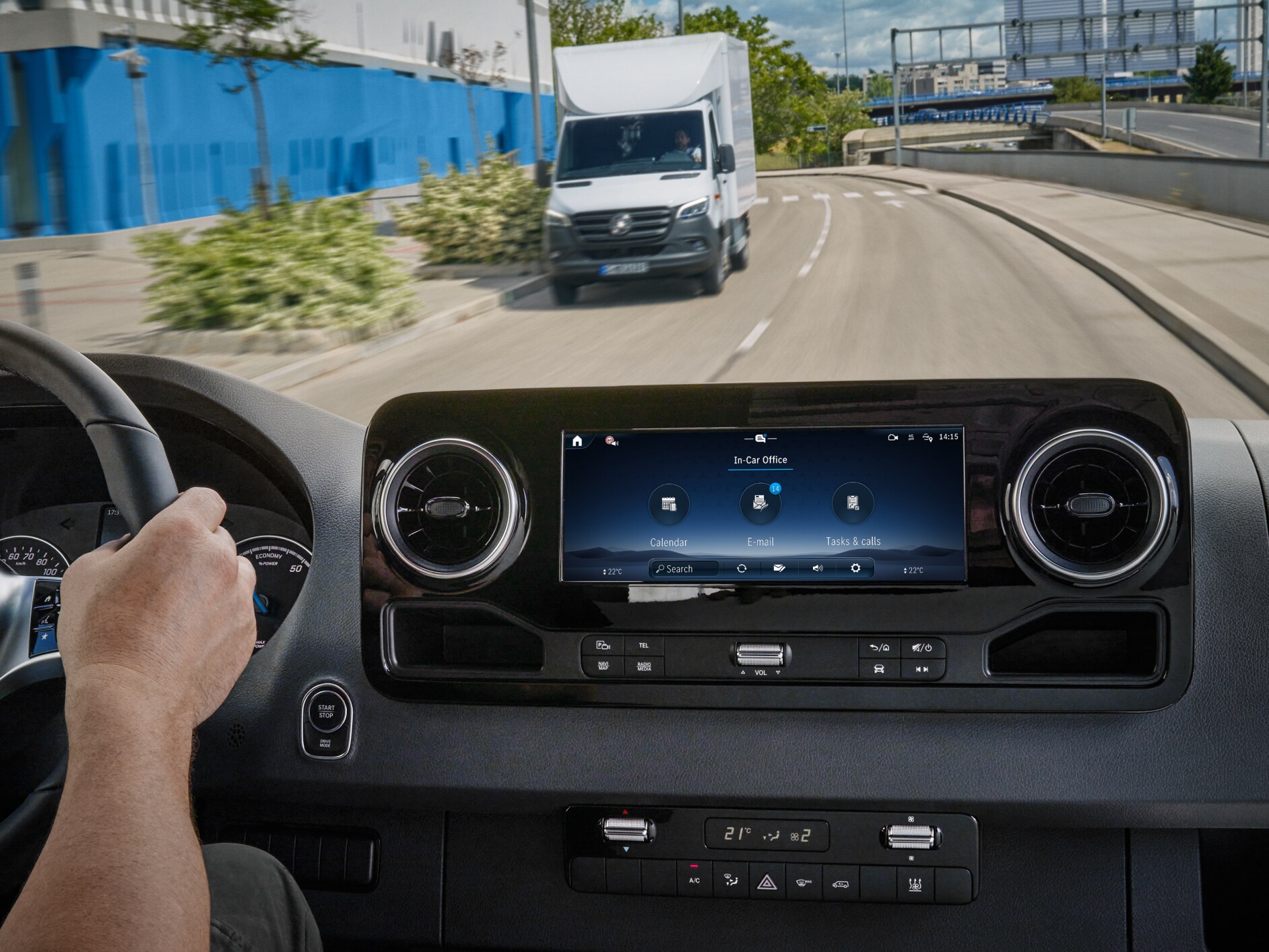 Funcția In-Car Office într-un autovehicul Mercedes-Benz.