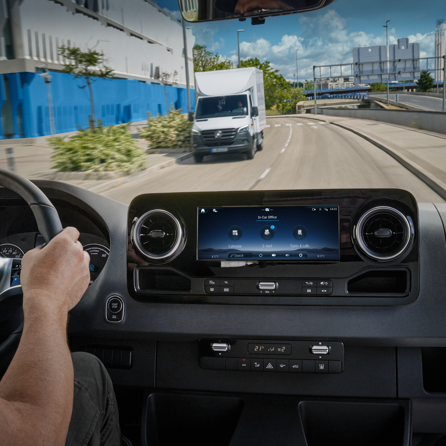In-Car Office | Extraopțiuni digitale | Mercedes-Benz Funcția In-Car Office într-un autovehicul Mercedes-Benz.