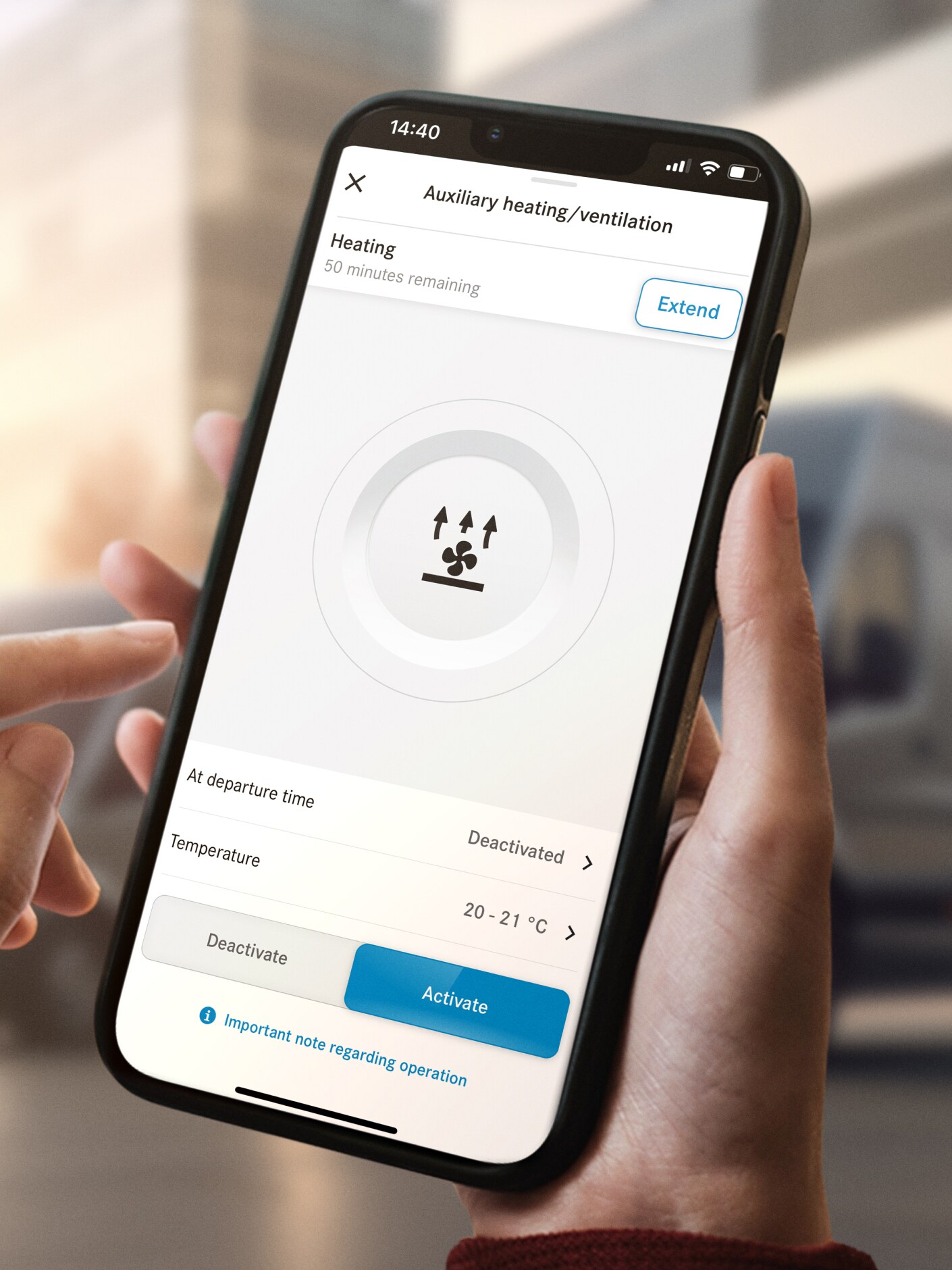 Funcția de programare încălzire/ventilare auxiliară de la Mercedes-Benz pe un smartphone.