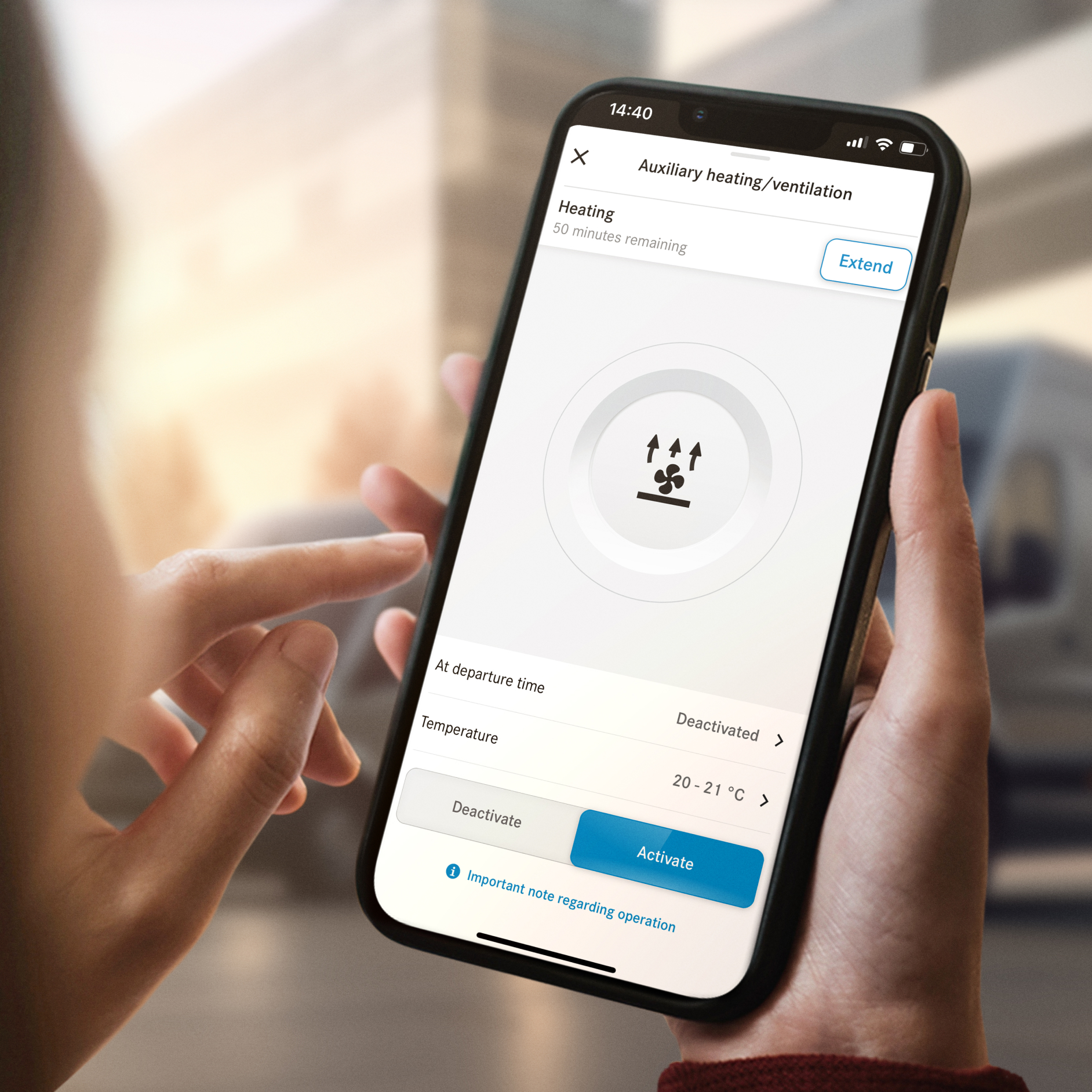 Programare încălzire/ventilare auxiliară | Extraopțiuni digitale | Mercedes-Benz Funcția de programare încălzire/ventilare auxiliară de la Mercedes-Benz pe un smartphone.
