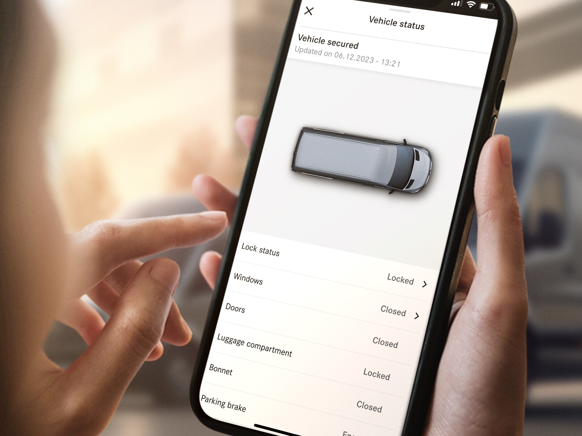 Funcția de preluare de la distanță a stării vehiculului de la Mercedes-Benz, pe un smartphone.