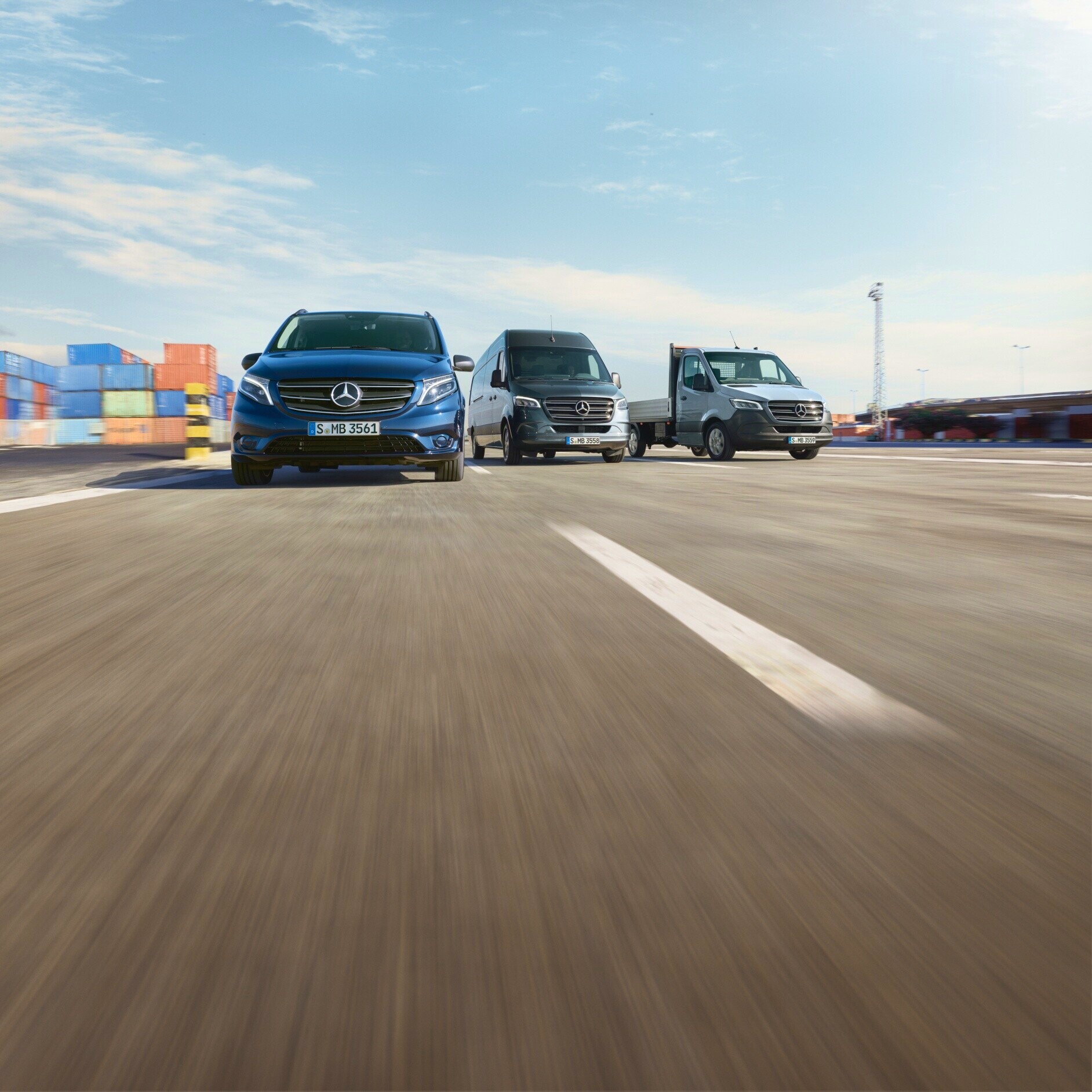 Soluții de sistem de management flotă | Mercedes-Benz Vans Firma Mercedes-Benz Connectivity Services GmbH este partenerul tău profesional pentru soluții variate de sistem de management flotă.