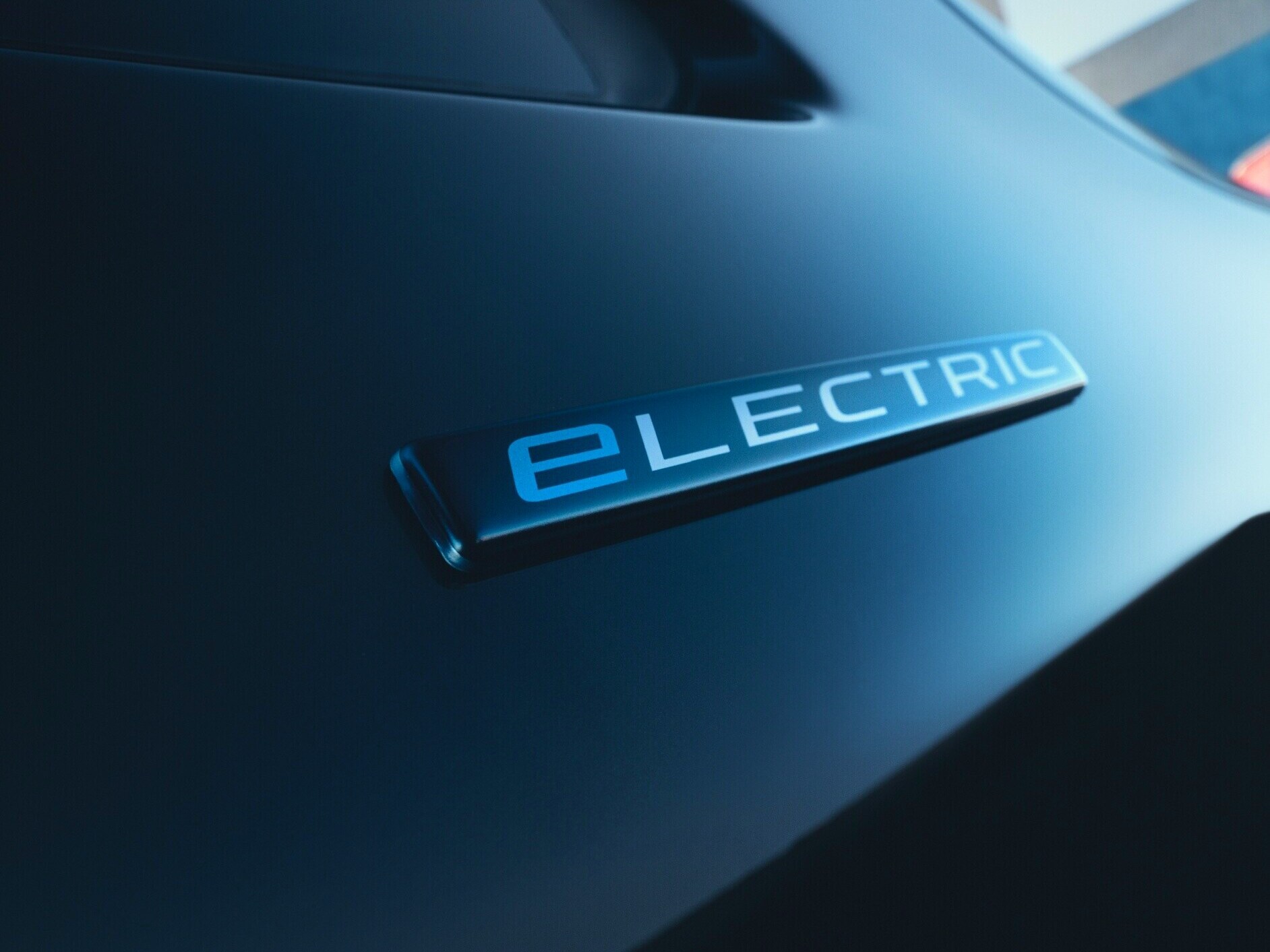 Încarcă-ți modelul Mercedes-Benz Transporter beneficiind de transparență completă privind taxele și de facturare digitală centralizată.