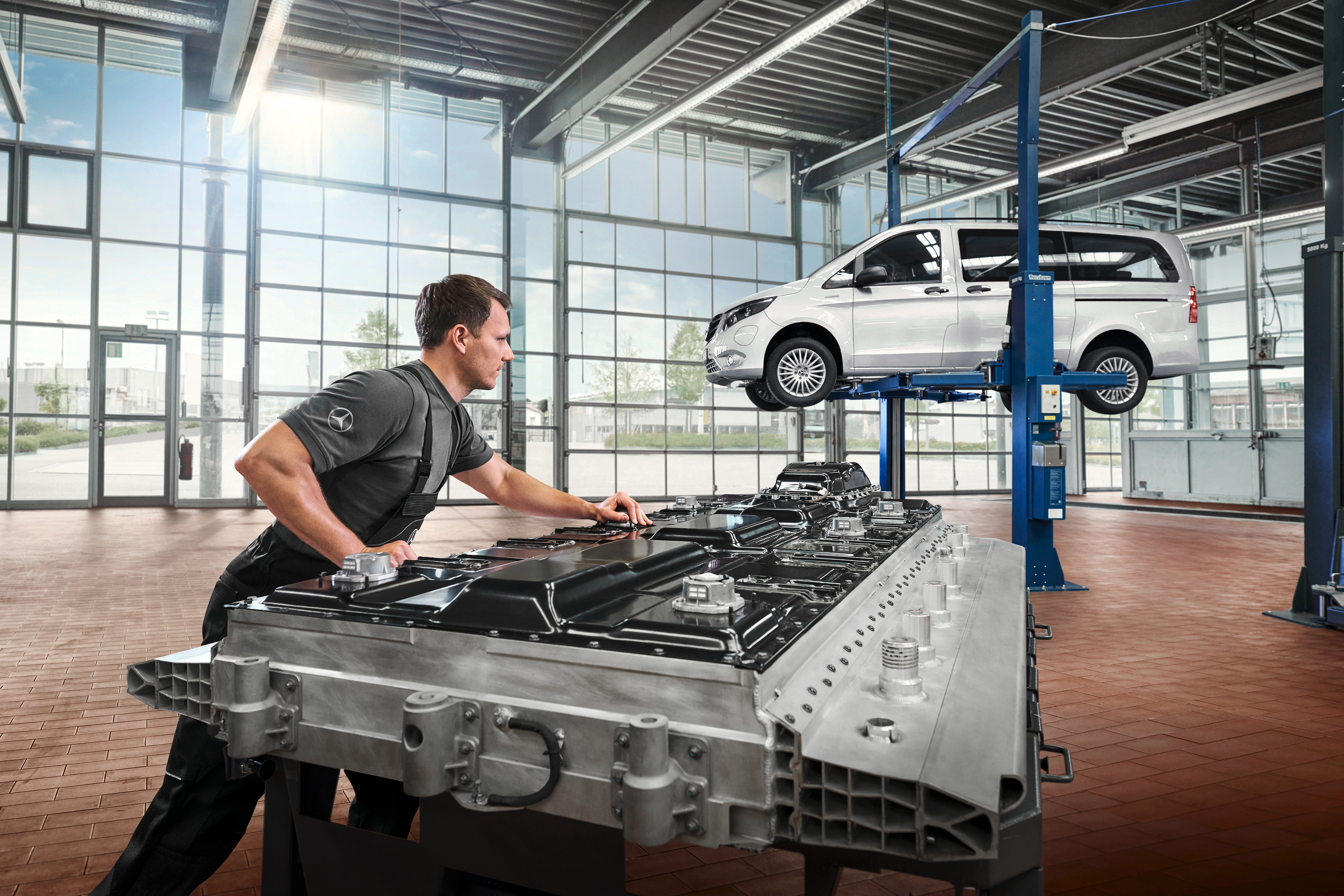 Mercedes-Benz | Service autovehicule electrice | Repararea bateriilor de înaltă tensiune Verificarea modulelor de baterie, în atelier.