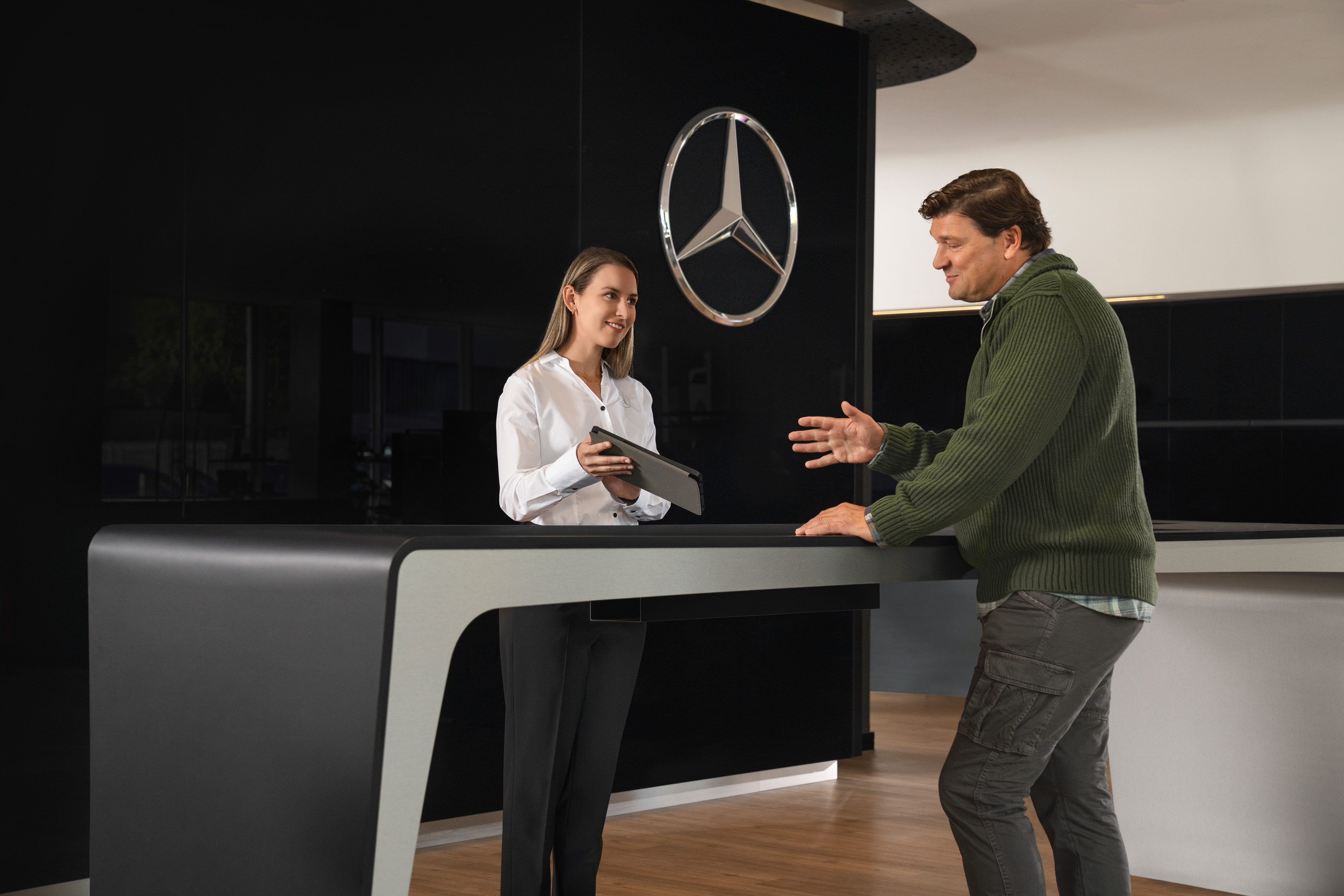 Mercedes-Benz | Servicii pentru autovehicule electrice | Programare Consultant de service Mercedes-Benz.
