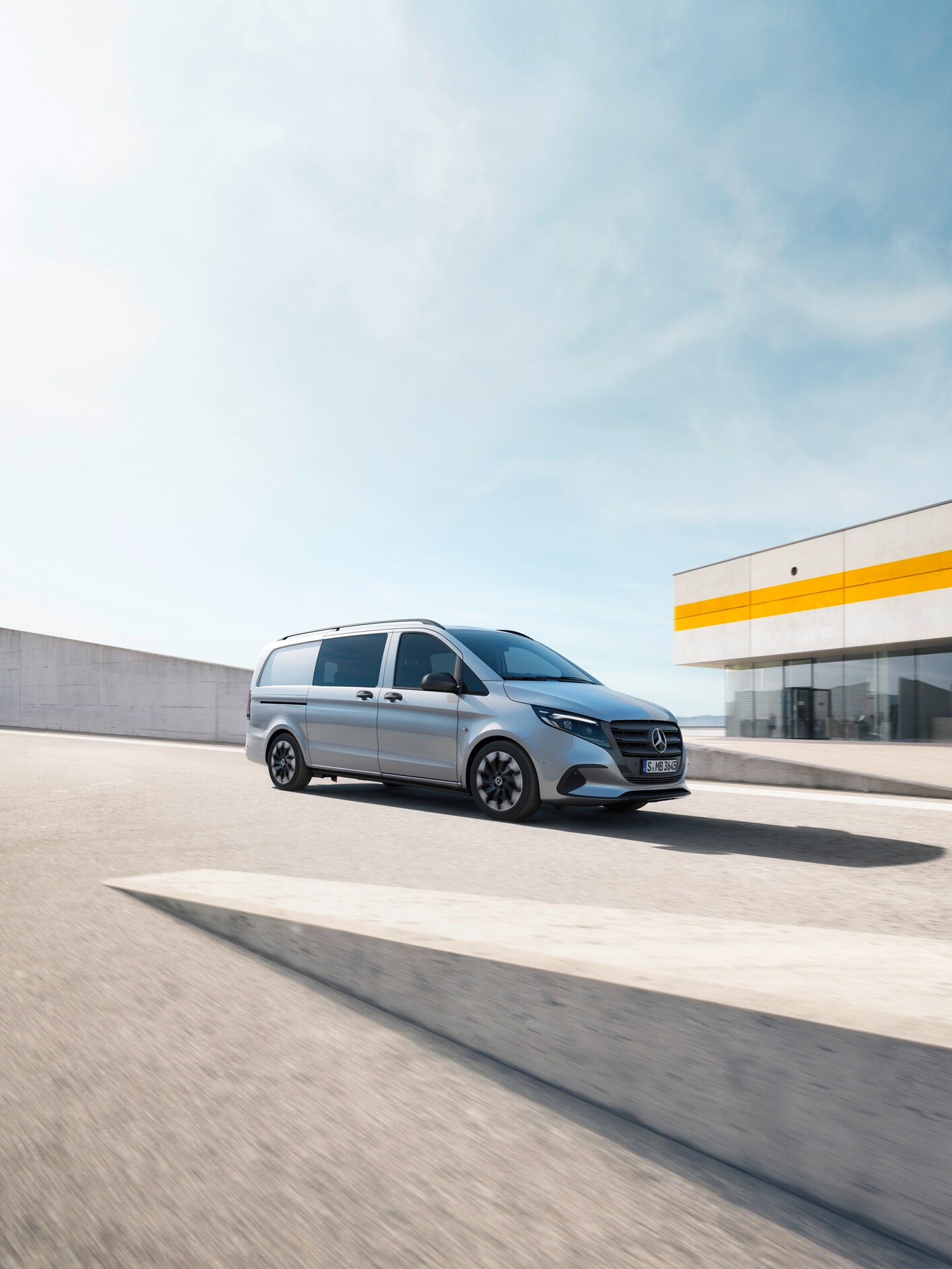 Modelul Vito Mixto staționând într-o parcare.