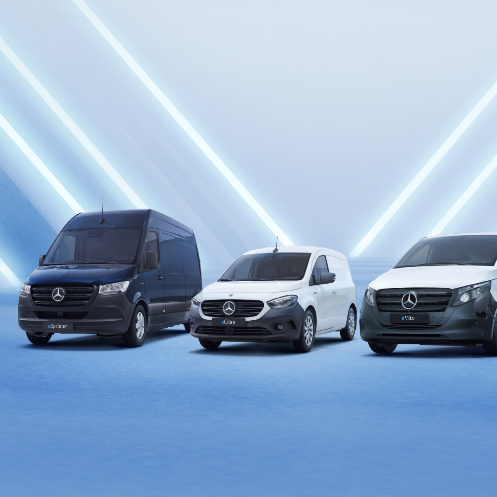 O furgonetă de la Mercedes-Benz căreia i se fac lucrările de revizie într-un atelier de service Mercedes-Benz.