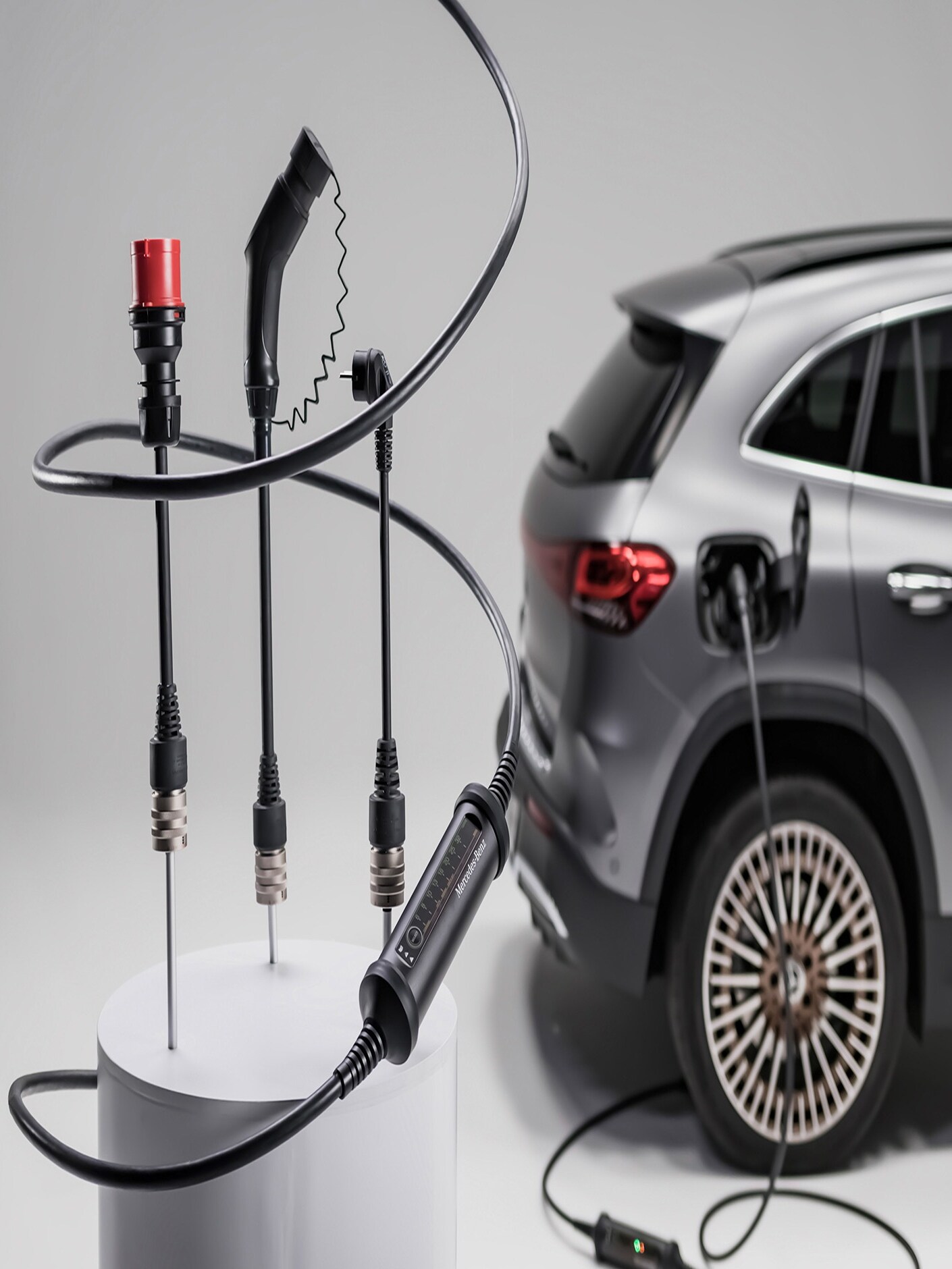 Un cablu de încărcare Mercedes pentru acasă și pe drum.