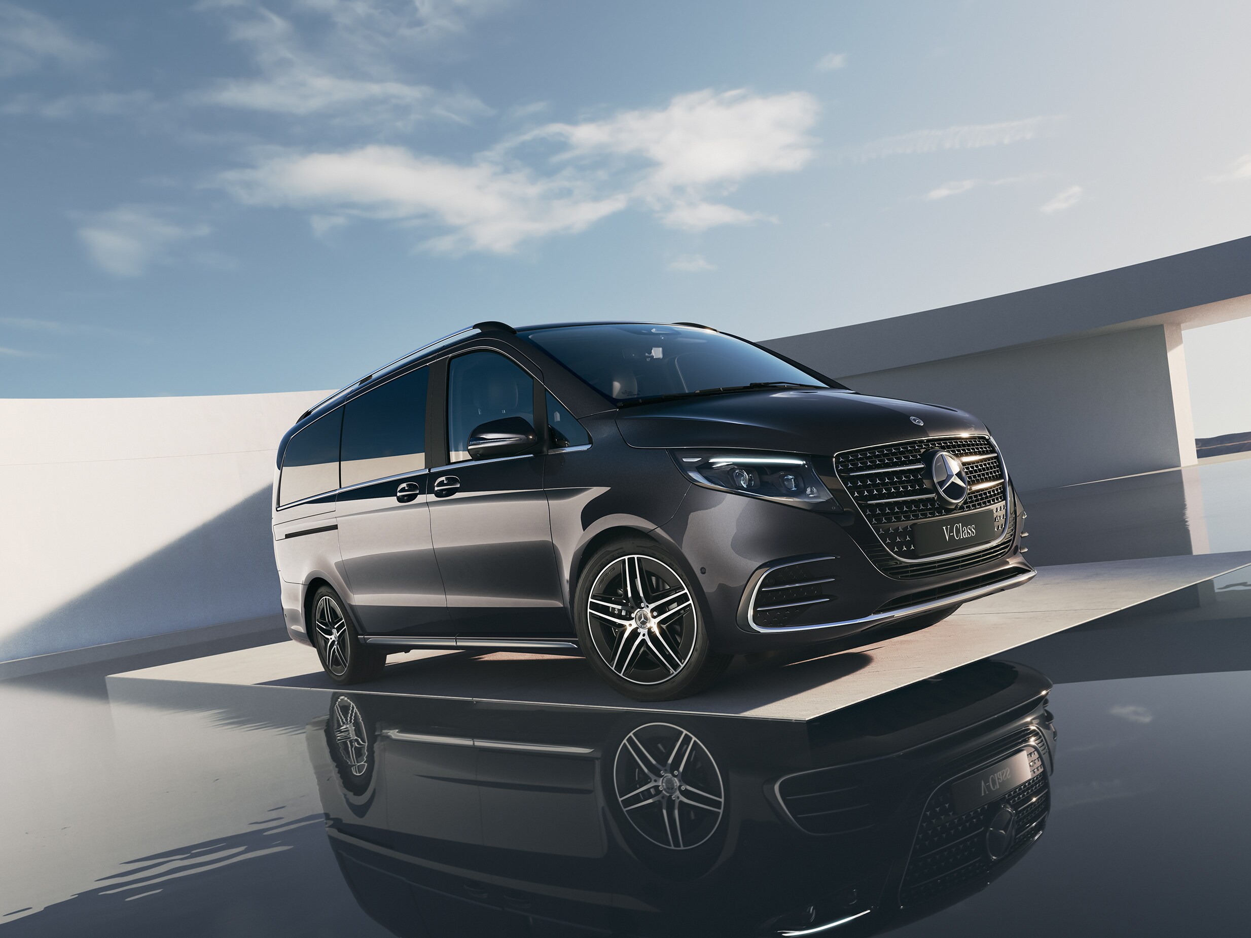 E momentul favorabil să-ți reînnoiești flota: achiziționează acum orice autovehicul din gama Mercedes-Benz Sprinter (Furgon, Tourer, Șasiu), Vito (Furgon, Tourer, Mixto) și Clasa V, pentru a te bucura de oferta specială: 2 + 3 ani garanție*, în limita a 450.000 de kilometri.  