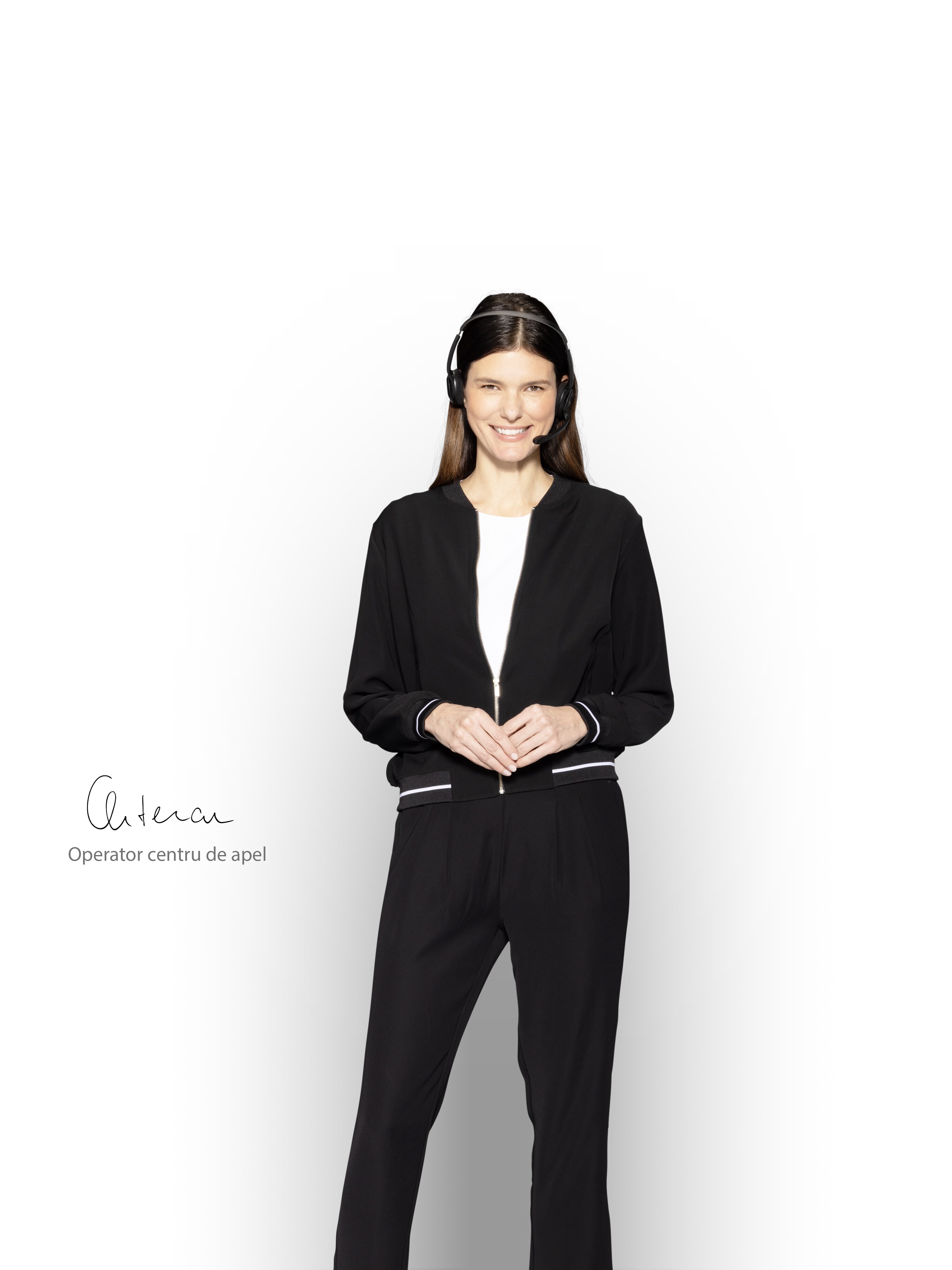 Operator al centrului de apel Mercedes-Benz.