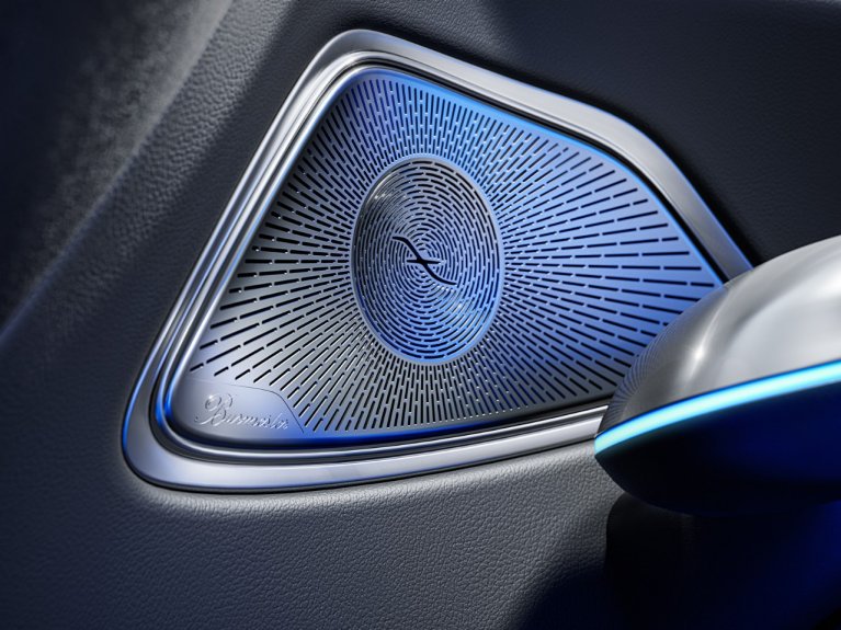 Sistemul de sunet Surround 4D Burmester® cu Dolby® Atmos în noul model Clasa E limuzină de la Mercedes-Benz.
