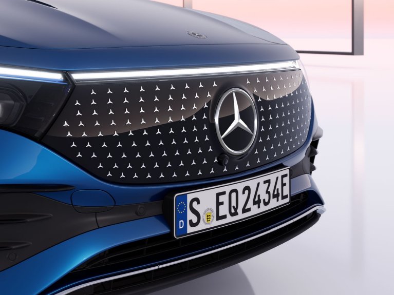 Partea frontală a noului model EQA de la Mercedes-Benz.