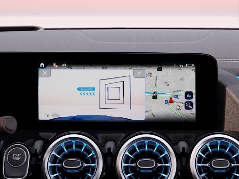 Realitate augmentată MBUX pentru sistemul de navigație în noul model EQA de la Mercedes-Benz.