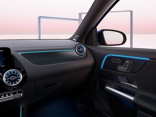Iluminat ambiental în noul model EQA de la Mercedes-Benz.